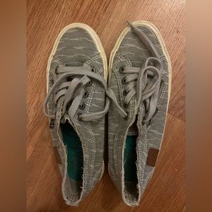 Blowfish sneaker 6.5